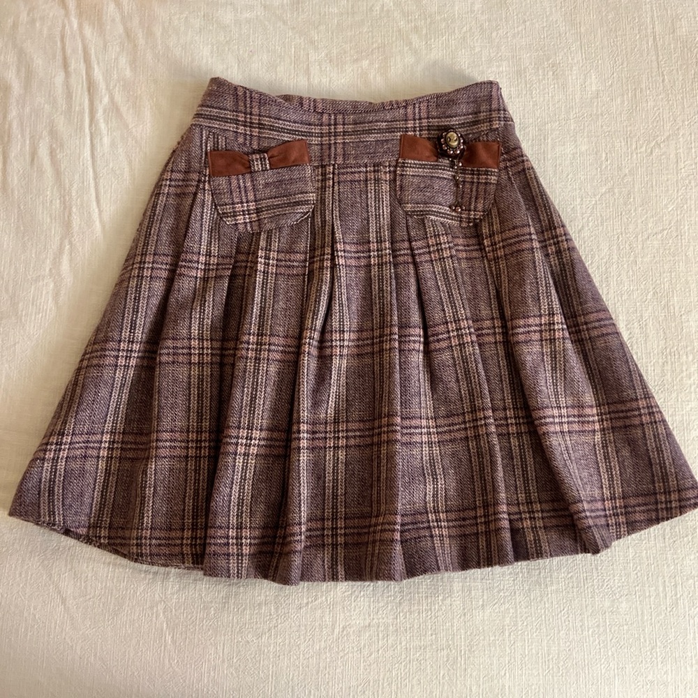 Italian vintage pleated plaid wool midi skirt with Victorian brooch M